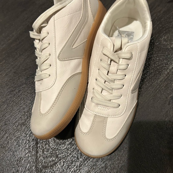 Dolce Vita leather Notice Sneakers - Picture 3 of 6